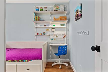 Modern Coastal Retreat in Long Beach - Long Beach, California