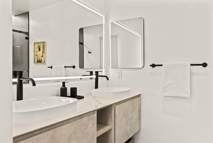 Modern Coastal Retreat in Long Beach - Long Beach, California