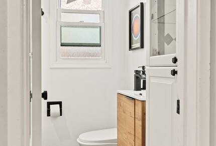 Modern Coastal Retreat in Long Beach - Long Beach, California