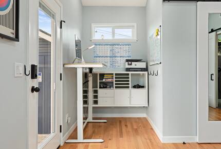 Modern Coastal Retreat in Long Beach - Long Beach, California