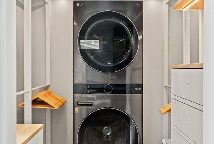 Modern Coastal Retreat in Long Beach - Long Beach, California