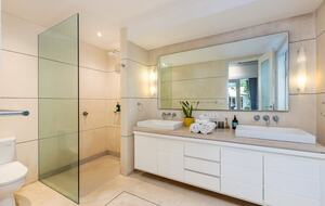 Architect-Designed Seminyak Oasis with Private Pool - Seminyak, Indonesia