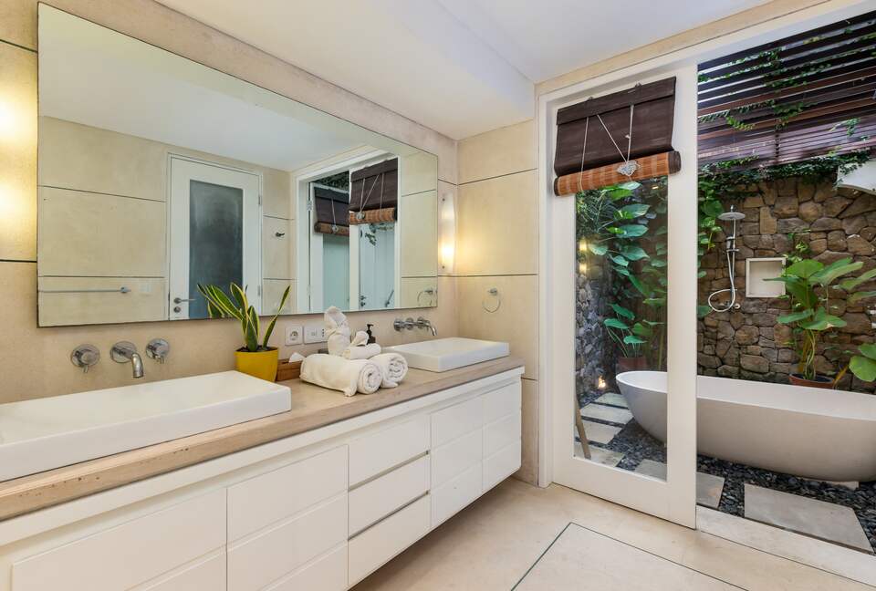 Architect-Designed Seminyak Oasis with Private Pool - Seminyak, Indonesia