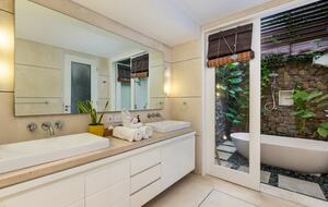 Architect-Designed Seminyak Oasis with Private Pool - Seminyak, Indonesia