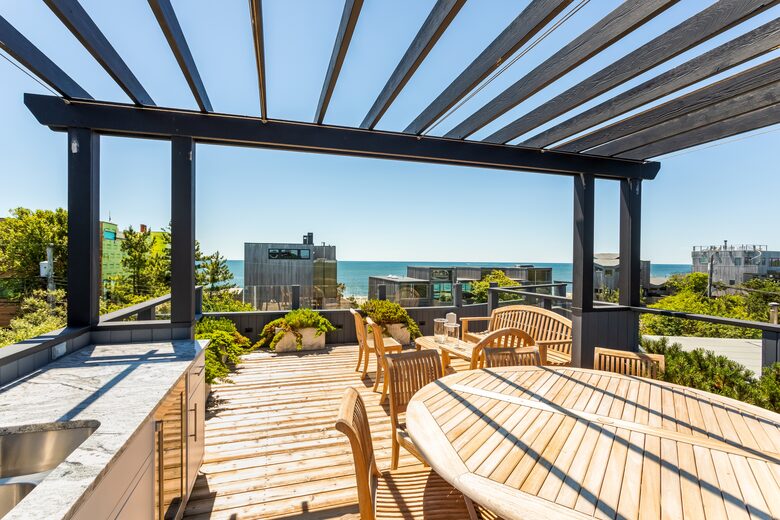 Luxury Fire Island Home with Rooftop Bar, Pool & Panoramic Views - Fire Island Pines, New York