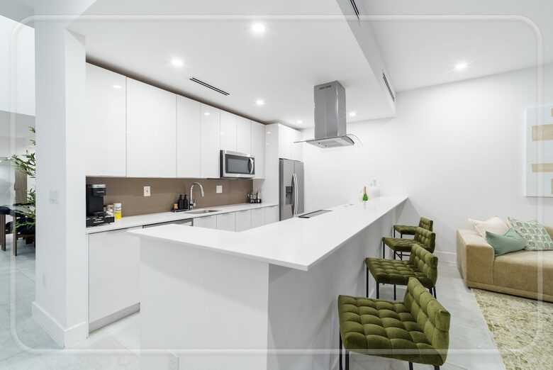 Luxury Grove Getaway – Designer Interiors & Tropical Vibes - Miami, Florida