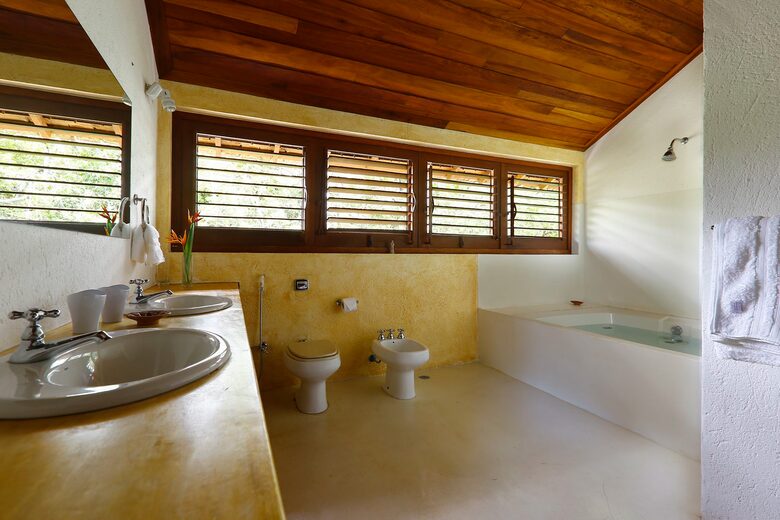 Casa Verde: An Artistic Retreat in the Forests of Trancoso - Trancoso, Brazil