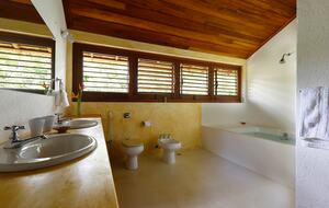 Casa Verde: An Artistic Retreat in the Forests of Trancoso - Trancoso, Brazil