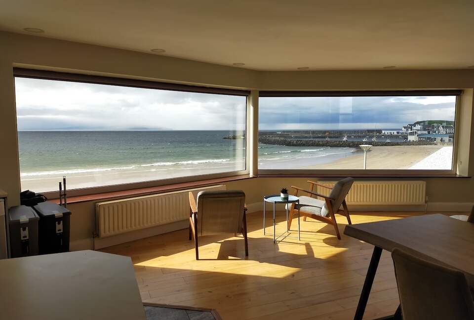 Inviting Seafront Escape on the Causeway Coast - Portrush, United Kingdom