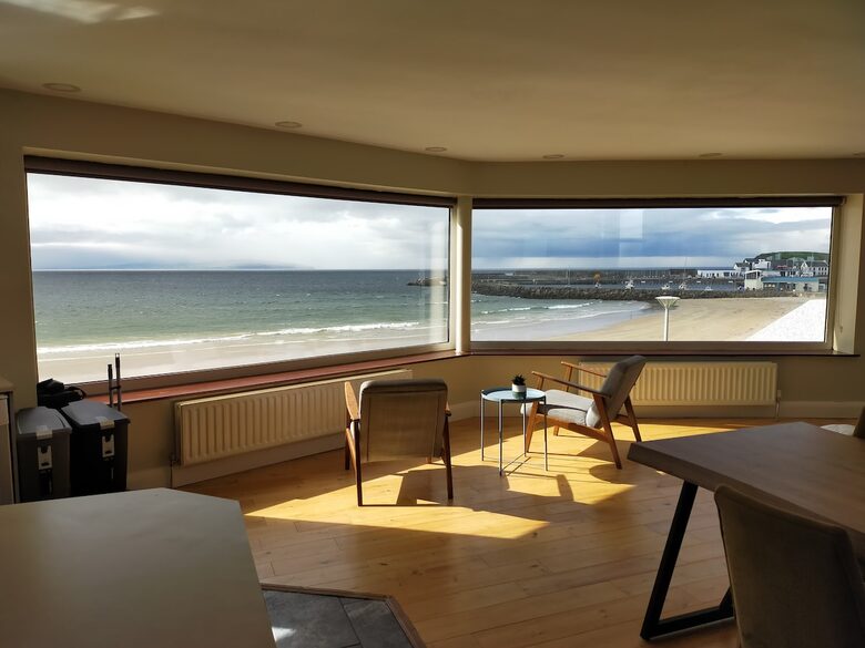 Inviting Seafront Escape on the Causeway Coast - Portrush, United Kingdom