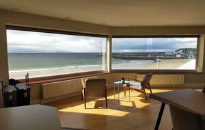 Inviting Seafront Escape on the Causeway Coast - Portrush, United Kingdom