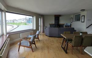 Inviting Seafront Escape on the Causeway Coast - Portrush, United Kingdom