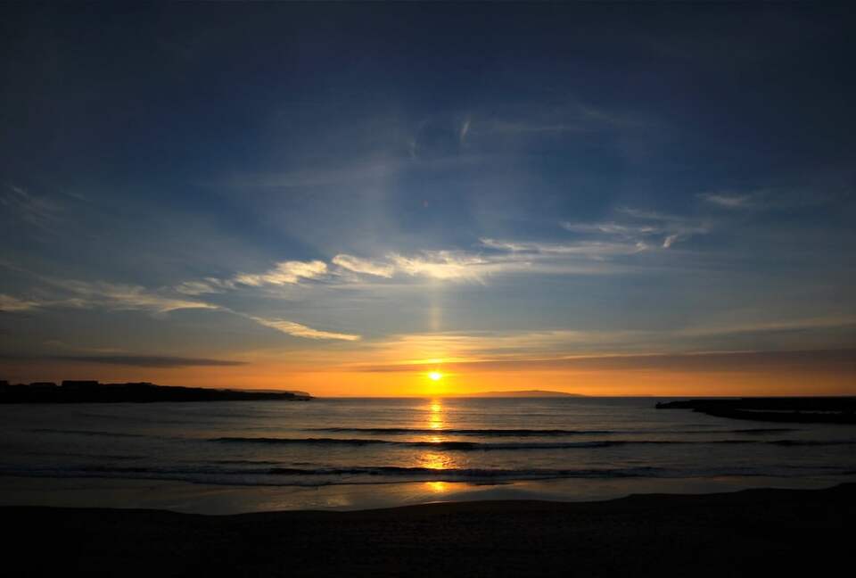 Inviting Seafront Escape on the Causeway Coast - Portrush, United Kingdom