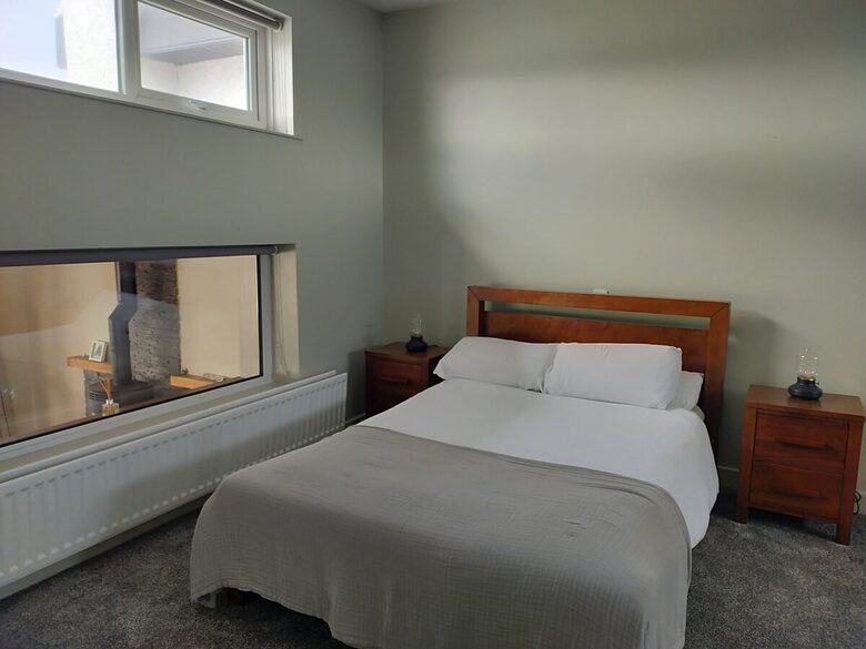 Inviting Seafront Escape on the Causeway Coast - Portrush, United Kingdom