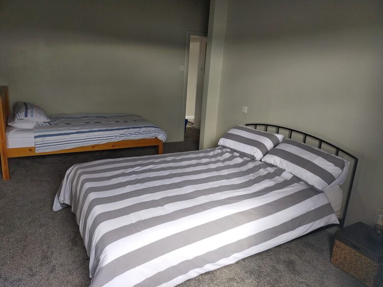 Inviting Seafront Escape on the Causeway Coast - Portrush, United Kingdom