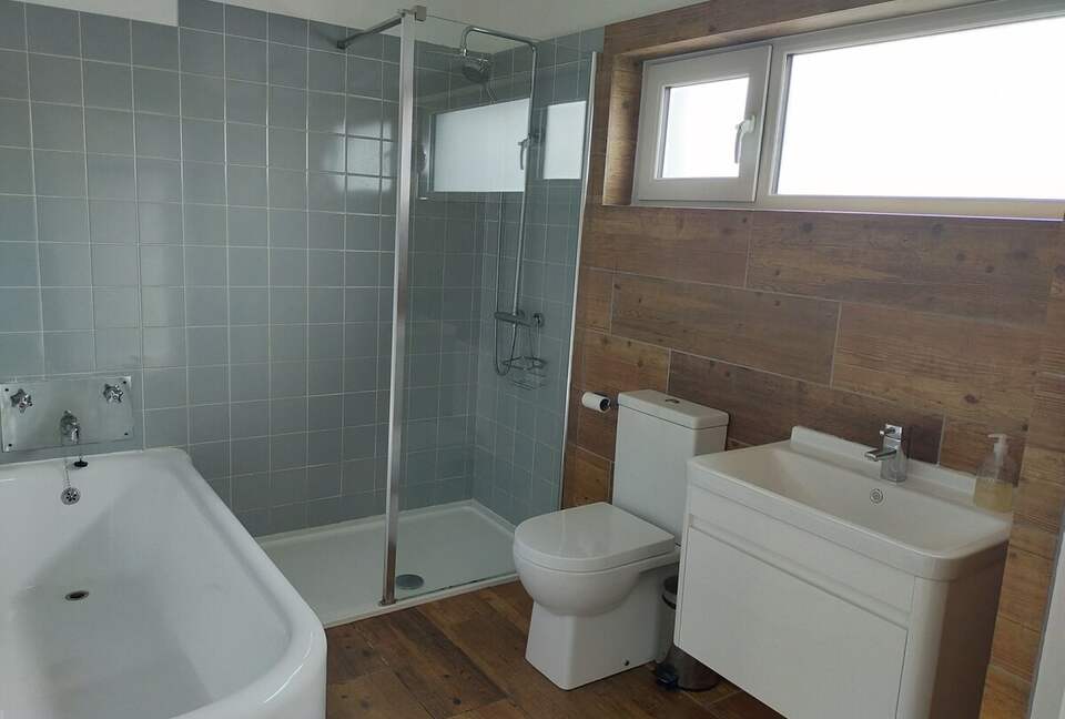 Inviting Seafront Escape on the Causeway Coast - Portrush, United Kingdom