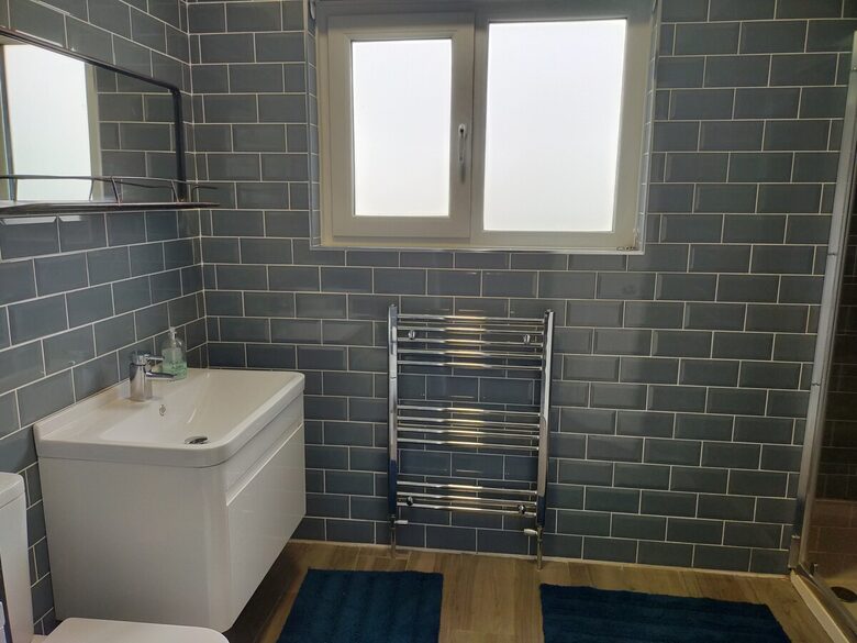 Inviting Seafront Escape on the Causeway Coast - Portrush, United Kingdom