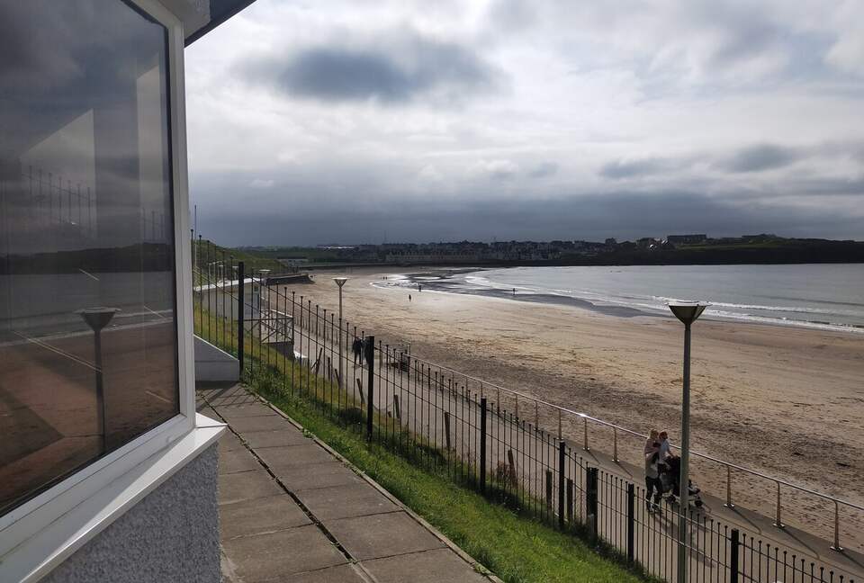 Inviting Seafront Escape on the Causeway Coast - Portrush, United Kingdom