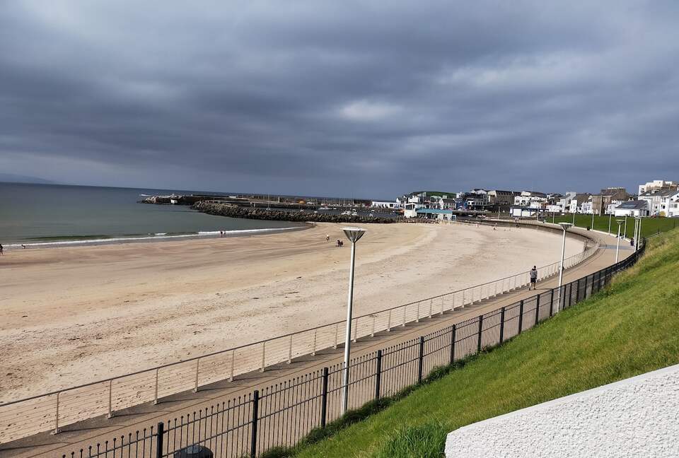 Inviting Seafront Escape on the Causeway Coast - Portrush, United Kingdom
