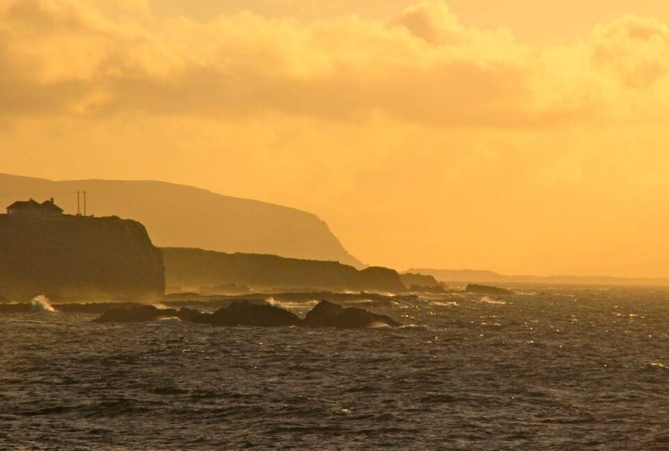 Inviting Seafront Escape on the Causeway Coast - Portrush, United Kingdom