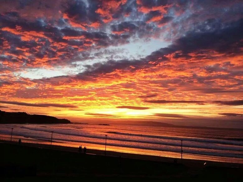 Inviting Seafront Escape on the Causeway Coast - Portrush, United Kingdom