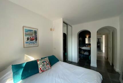 Elegant Hillside Retreat in Aix-en-Provence - Aix-en-Provence, France