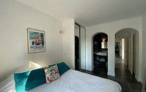 Elegant Hillside Retreat in Aix-en-Provence - Aix-en-Provence, France