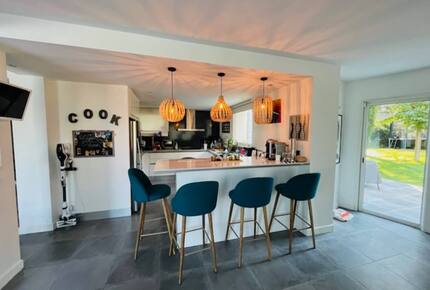 Elegant Hillside Retreat in Aix-en-Provence - Aix-en-Provence, France