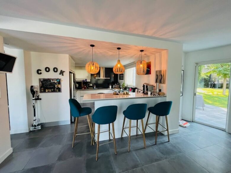 Elegant Hillside Retreat in Aix-en-Provence - Aix-en-Provence, France