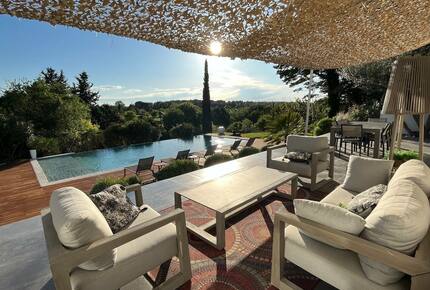 Elegant Hillside Retreat in Aix-en-Provence - Aix-en-Provence, France