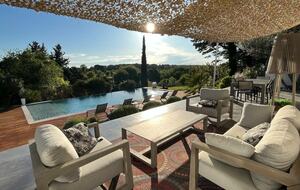 Elegant Hillside Retreat in Aix-en-Provence - Aix-en-Provence, France