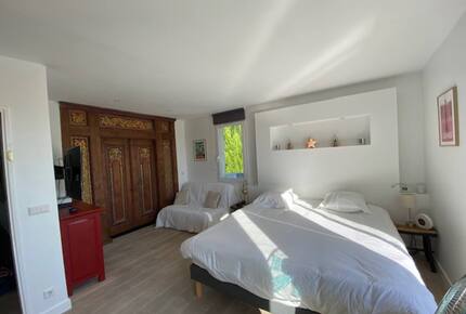 Elegant Hillside Retreat in Aix-en-Provence - Aix-en-Provence, France