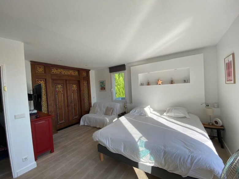 Elegant Hillside Retreat in Aix-en-Provence - Aix-en-Provence, France