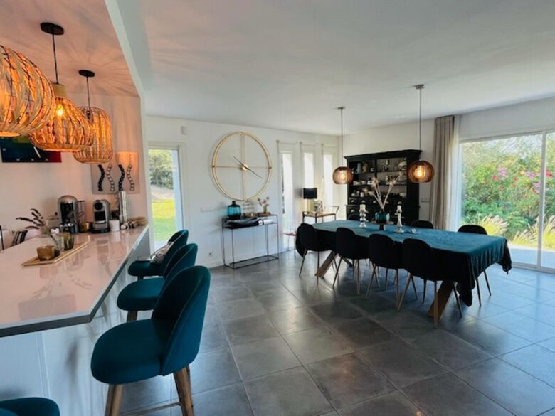 Elegant Hillside Retreat in Aix-en-Provence - Aix-en-Provence, France