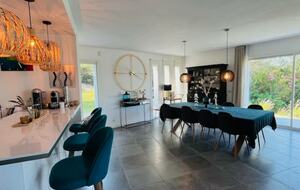 Elegant Hillside Retreat in Aix-en-Provence - Aix-en-Provence, France