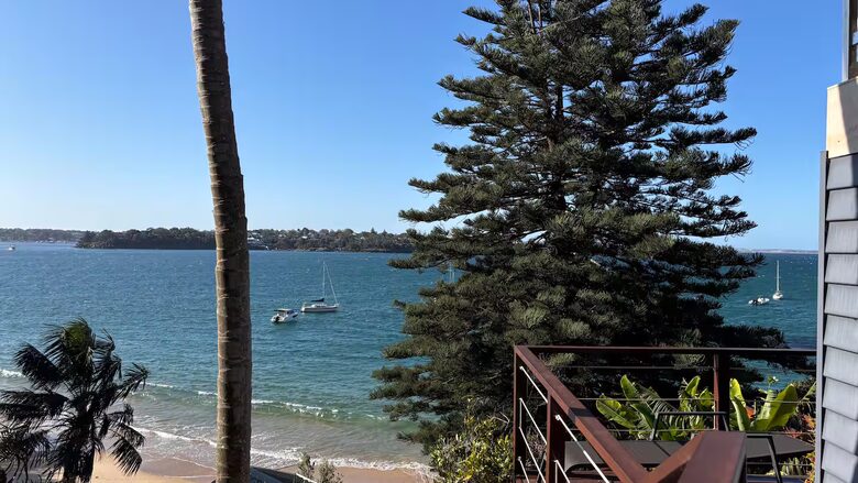 Charming Coastal Hideaway Near Royal National Park - Bundeena, Australia