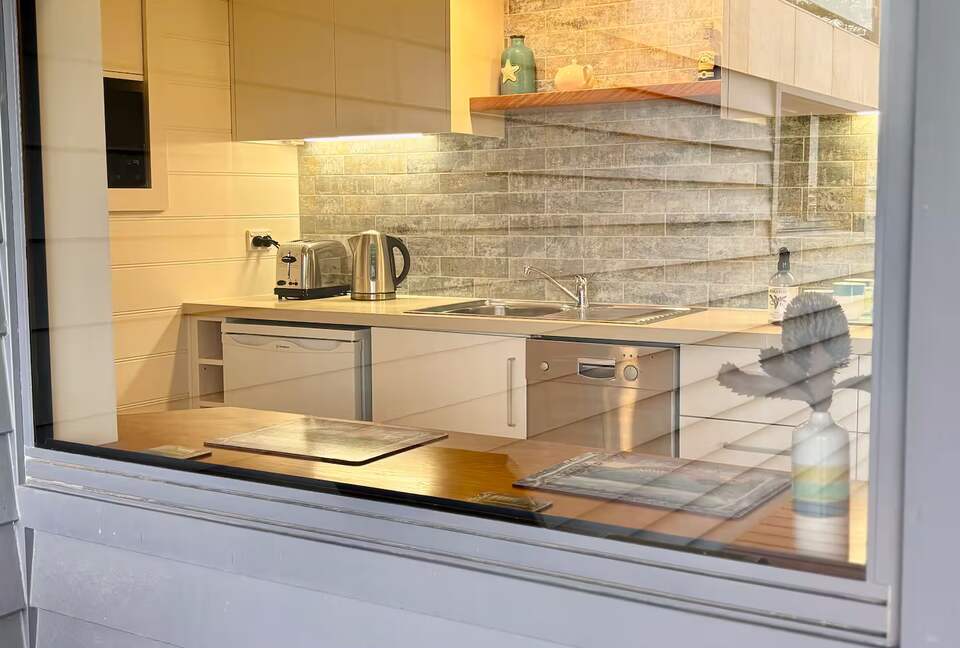 Charming Coastal Hideaway Near Royal National Park - Bundeena, Australia