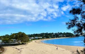 Charming Coastal Hideaway Near Royal National Park - Bundeena, Australia