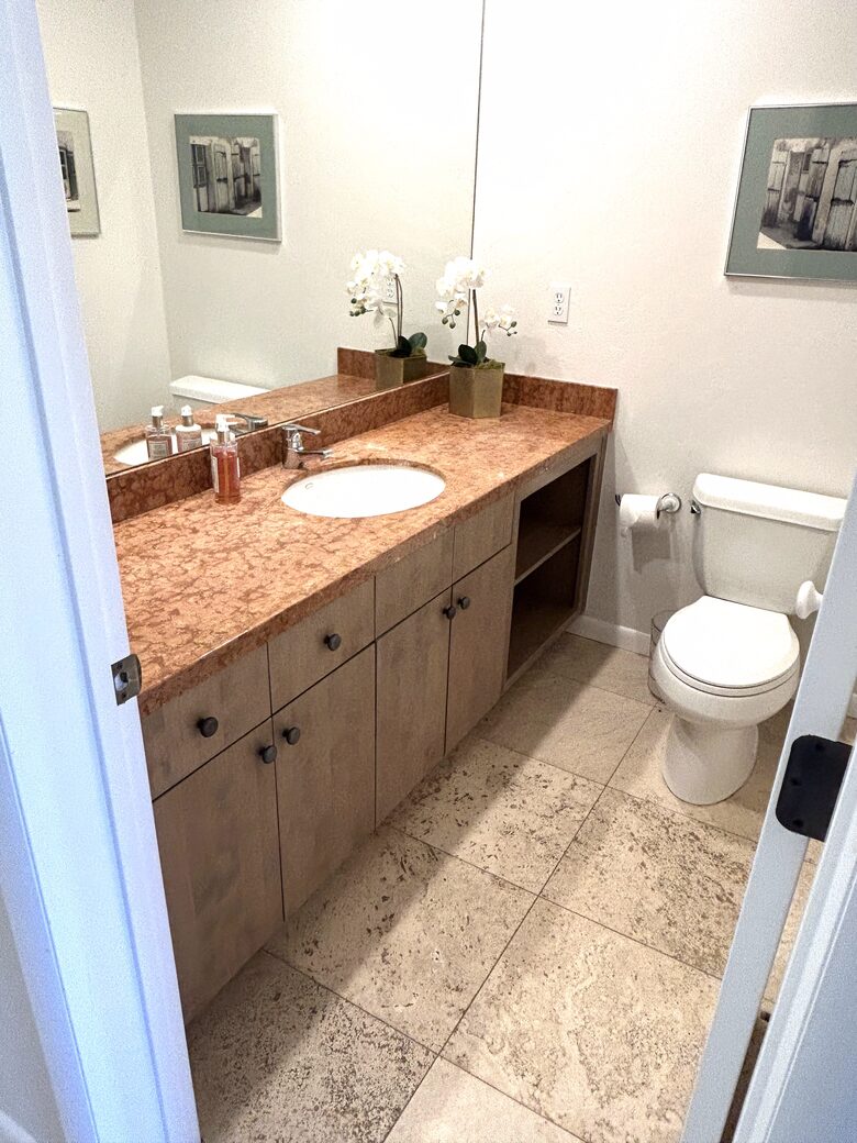 Main bathroom off the kitchen