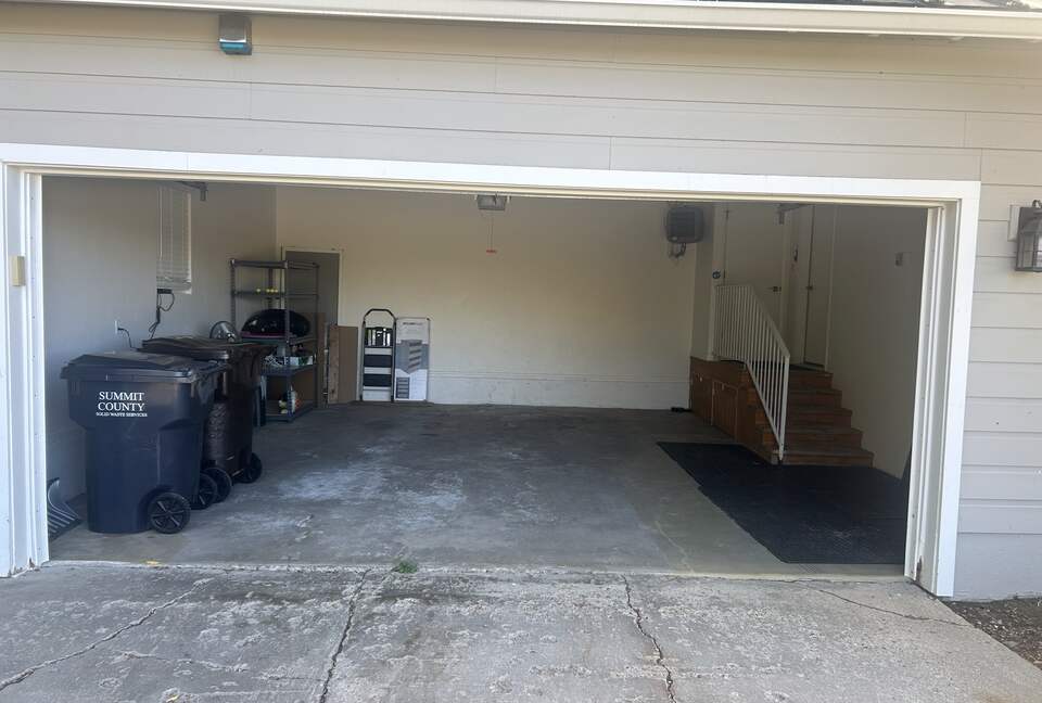 Garage - fits an SUV or truck with no lift