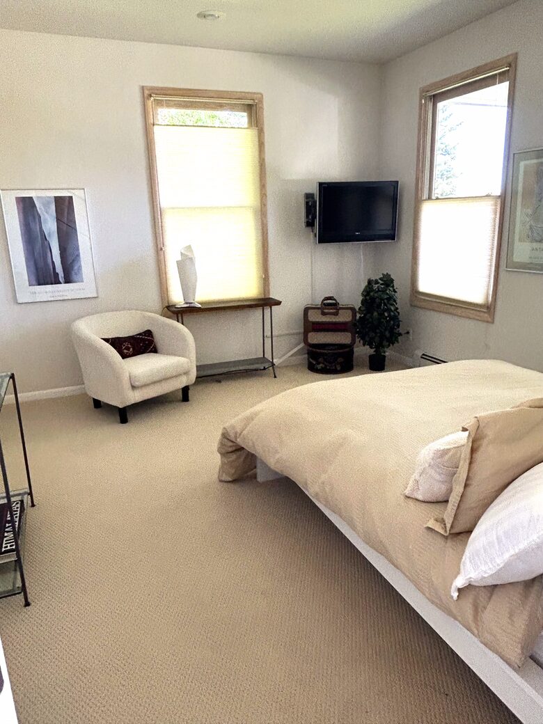 downstairs queen room with bathroom