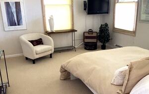 downstairs queen room with bathroom