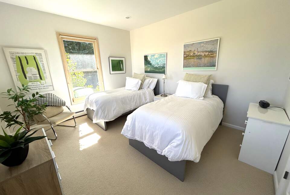 upstairs twins with shared bathroom