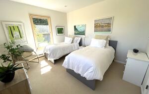 upstairs twins with shared bathroom