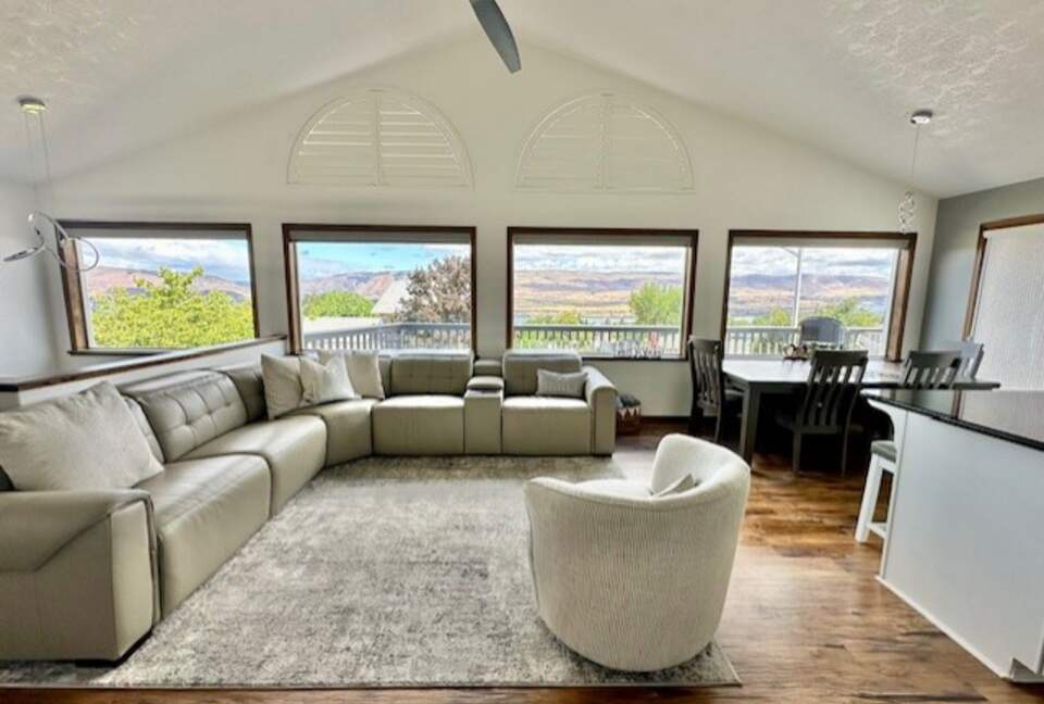 Living Room - upstairs