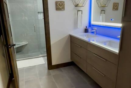 Main Bathroom upstairs