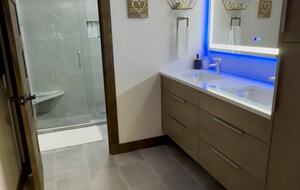 Main Bathroom upstairs