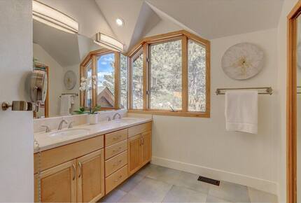 Elegant Foothills Escape Minutes from Pearl Street - Boulder, Colorado