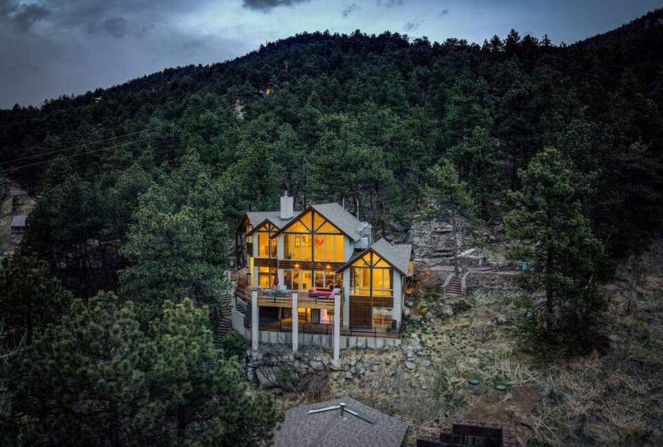 Elegant Foothills Escape Minutes from Pearl Street - Boulder, Colorado