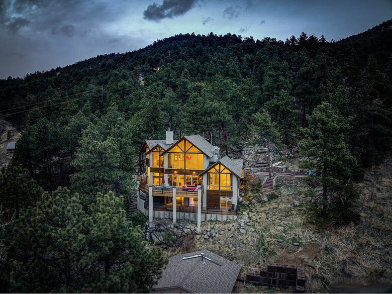 Elegant Foothills Escape Minutes from Pearl Street - Boulder, Colorado